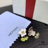692fdca599f2d84055c8b339 Qixi Gift 🎁 Hefang Ear Cuff, Cream-Colored Little Flower Clip-On Earrings, No Piercing Required, Sold Individually, Left and Right Ear Differentiated