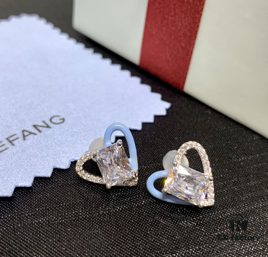 692fdcac99f2d84055c8b341 Qixi Gift 🎁 HEFANG Barbie Sweet Heart Earrings, Crystal Clear Design