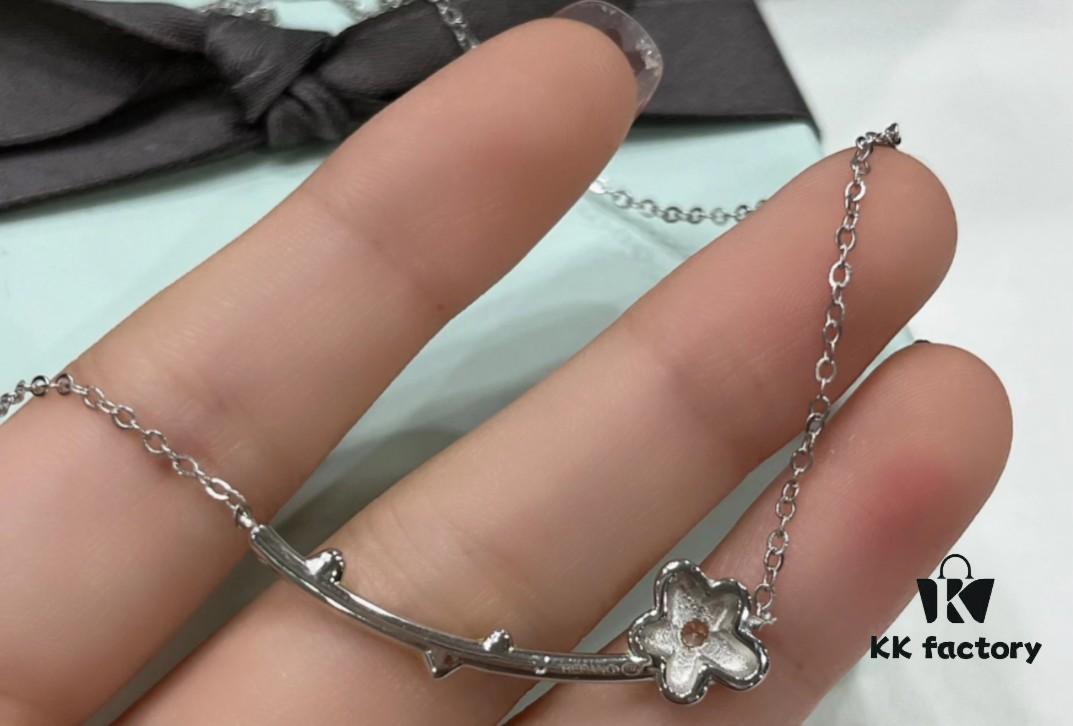 692fdcd299f2d84055c8b378 Same Style as Zhou Yutong - He Fang Creamy Little Flower Stud Earrings, Ear Cuffs, New Minimalist Luxury Unique Necklace Set