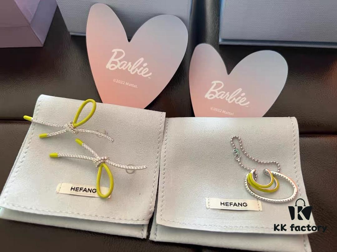 692fdd4a99f2d84055c8b45d Single Piece New Arrival ❤️ HEFANG Jewelry Barbie ✨ New Collection Hula Hoop Ear Cuff Available in Three Colors ✨ Model Wearing Effect Image