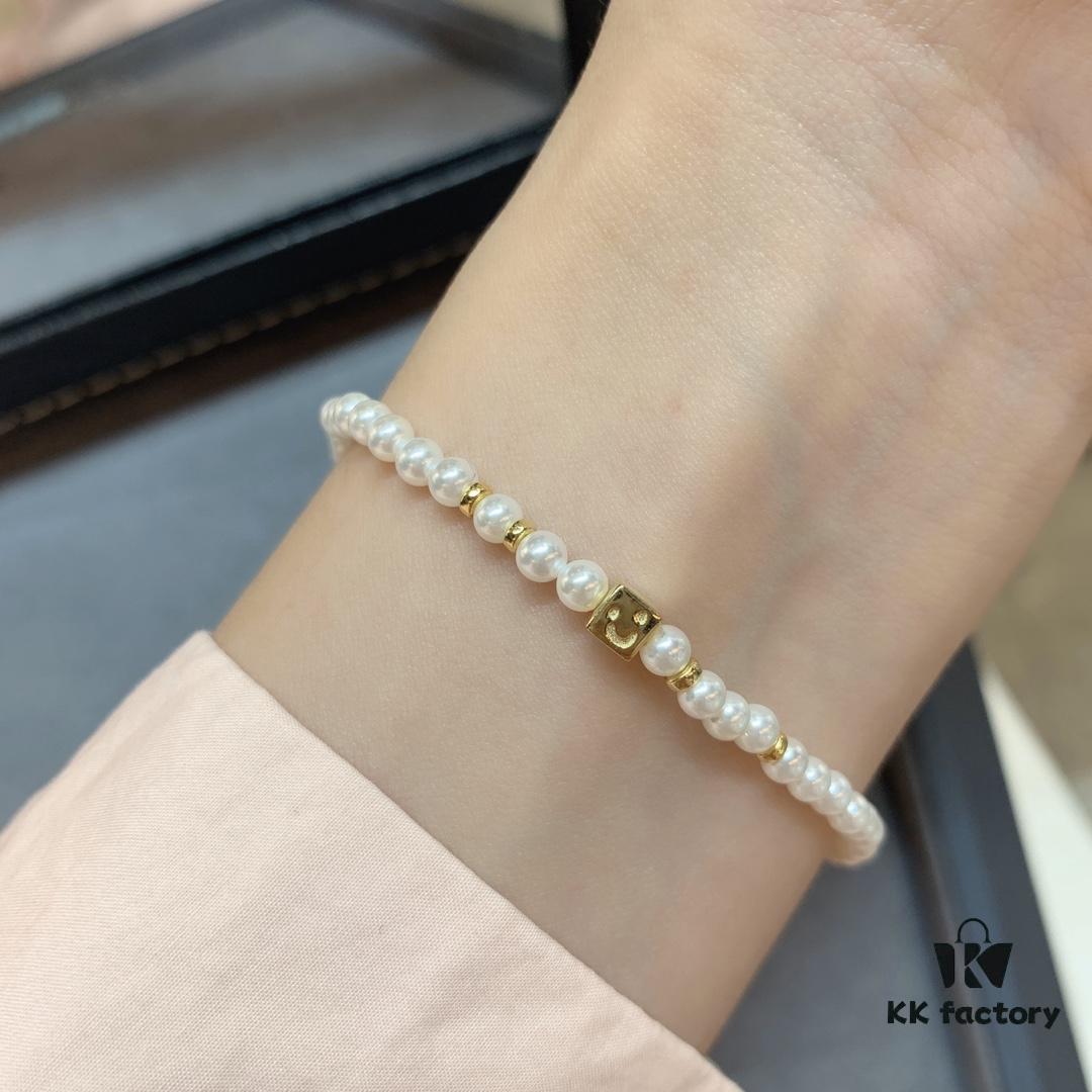 An Exquisite Bracelet Is a Must-Have