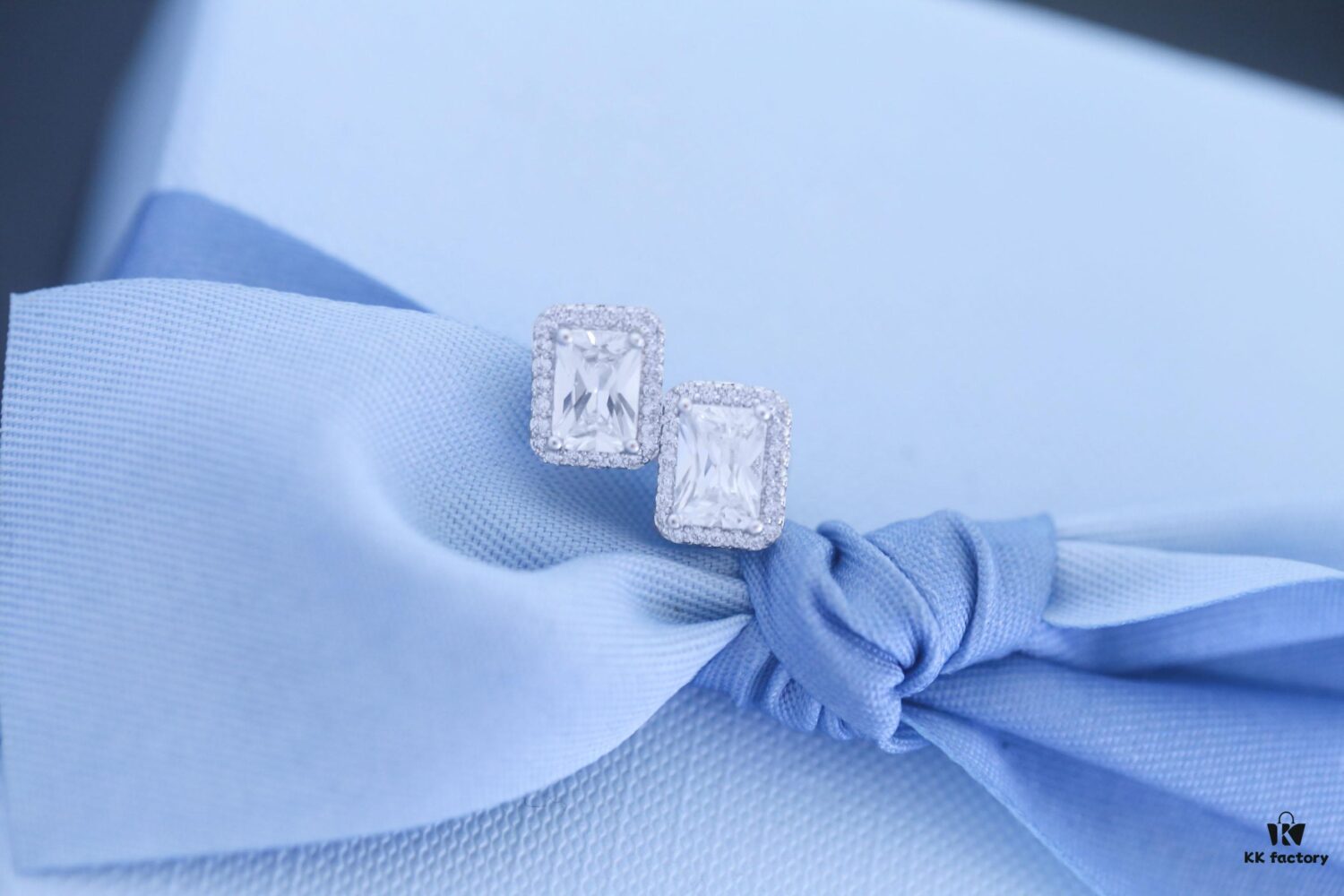 692fddb599f2d84055c8b52a HEFANG Jewelry New Arrival Glittering Sugar Cube Stud Earrings, Luxury Minimalist and Unique Design Elegant Ear Accessories for Women