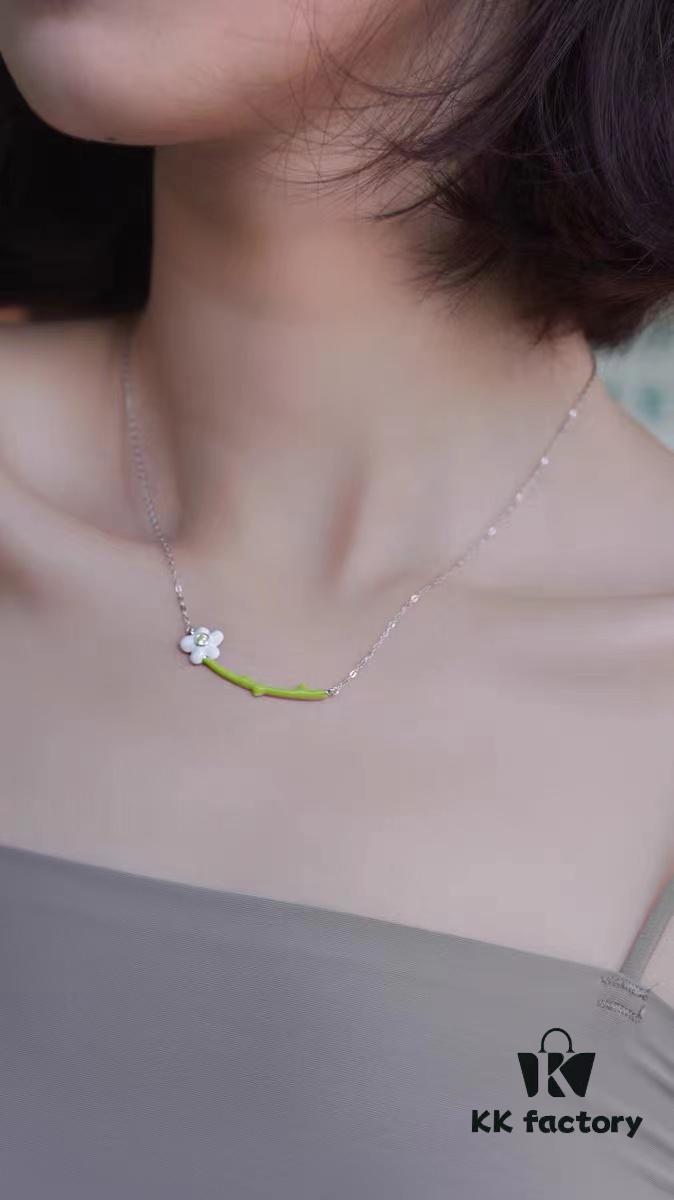692fddd099f2d84055c8b55a HEFANG Jewelry Cream Floral Necklace - Ins-style Minimalist Collarbone Chain, Popularized by Zhou Yutong, Ideal Gift for Qixi Festival