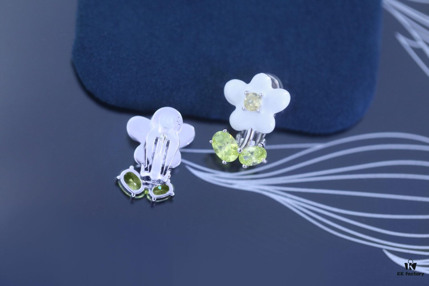 Zhou Yutong Same Style] HEFANG Creamy Minimalist Luxury Boutique Design Earrings / Clip-on Flower Studs Gift