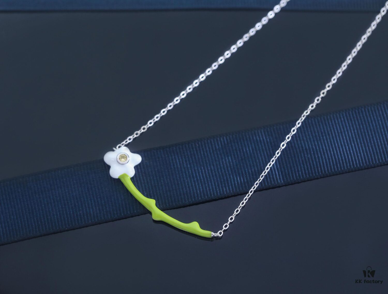 692fddd399f2d84055c8b560 HEFANG Jewelry Cream Floral Necklace - Ins-style Minimalist Collarbone Chain, Popularized by Zhou Yutong, Ideal Gift for Qixi Festival