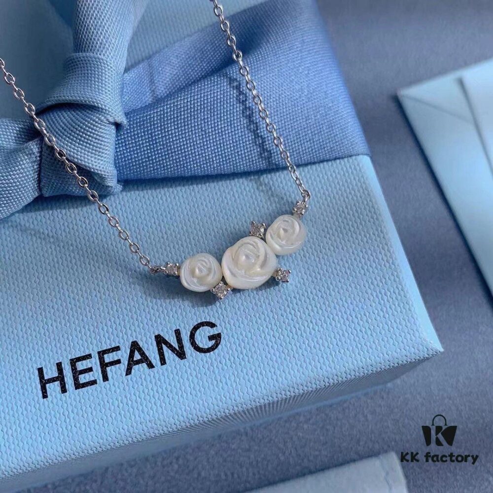 692fde2f99f2d84055c8b5df HEFANG He Fang White Rose Collarbone Necklace