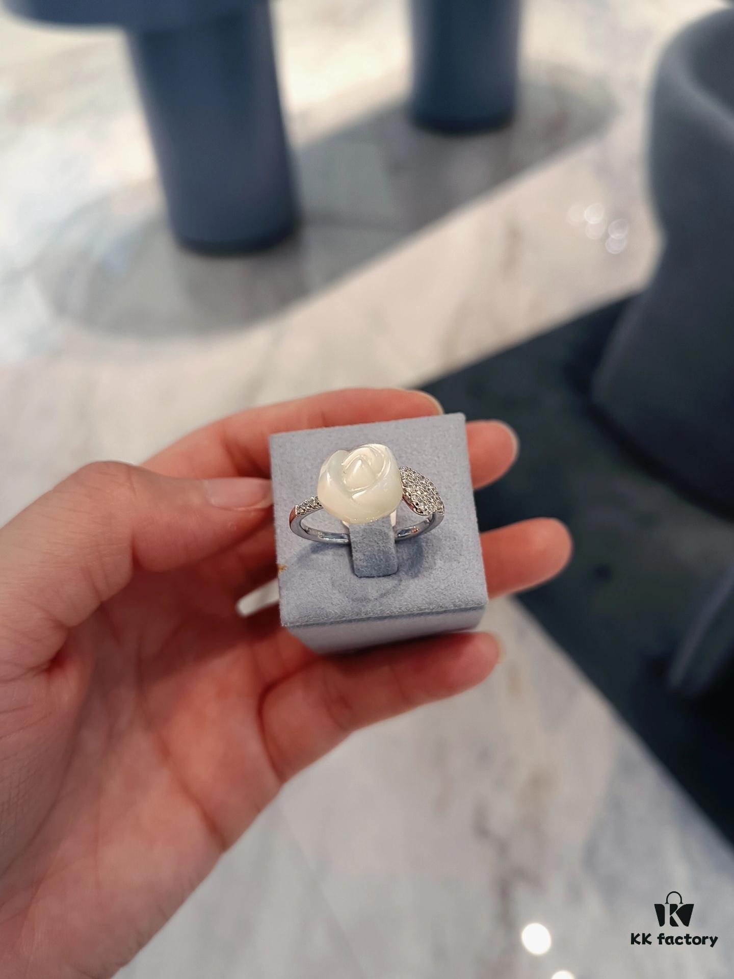 HEFANG White Rose Ring