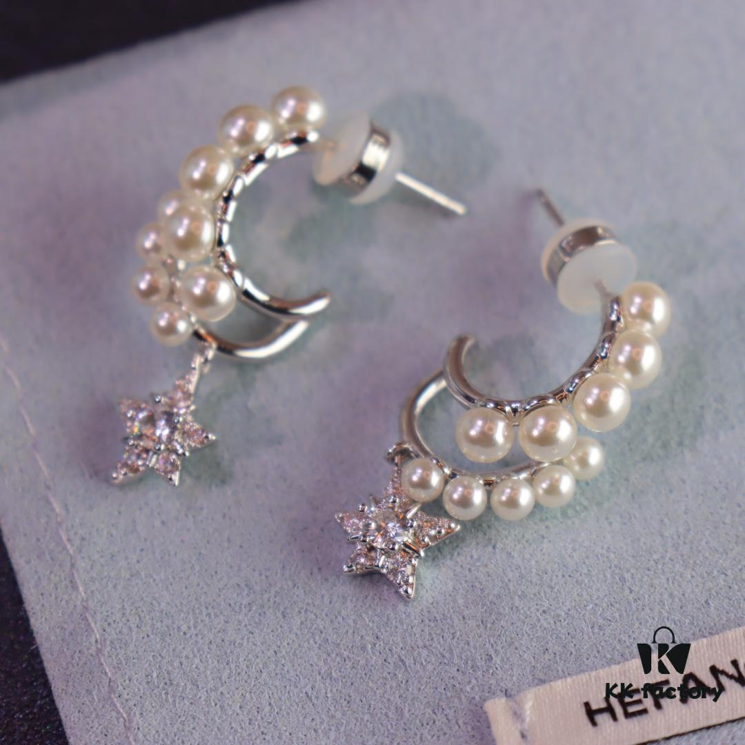 692fdea099f2d84055c8b66f He Fang New Arrival Moonlight White Stud Earrings