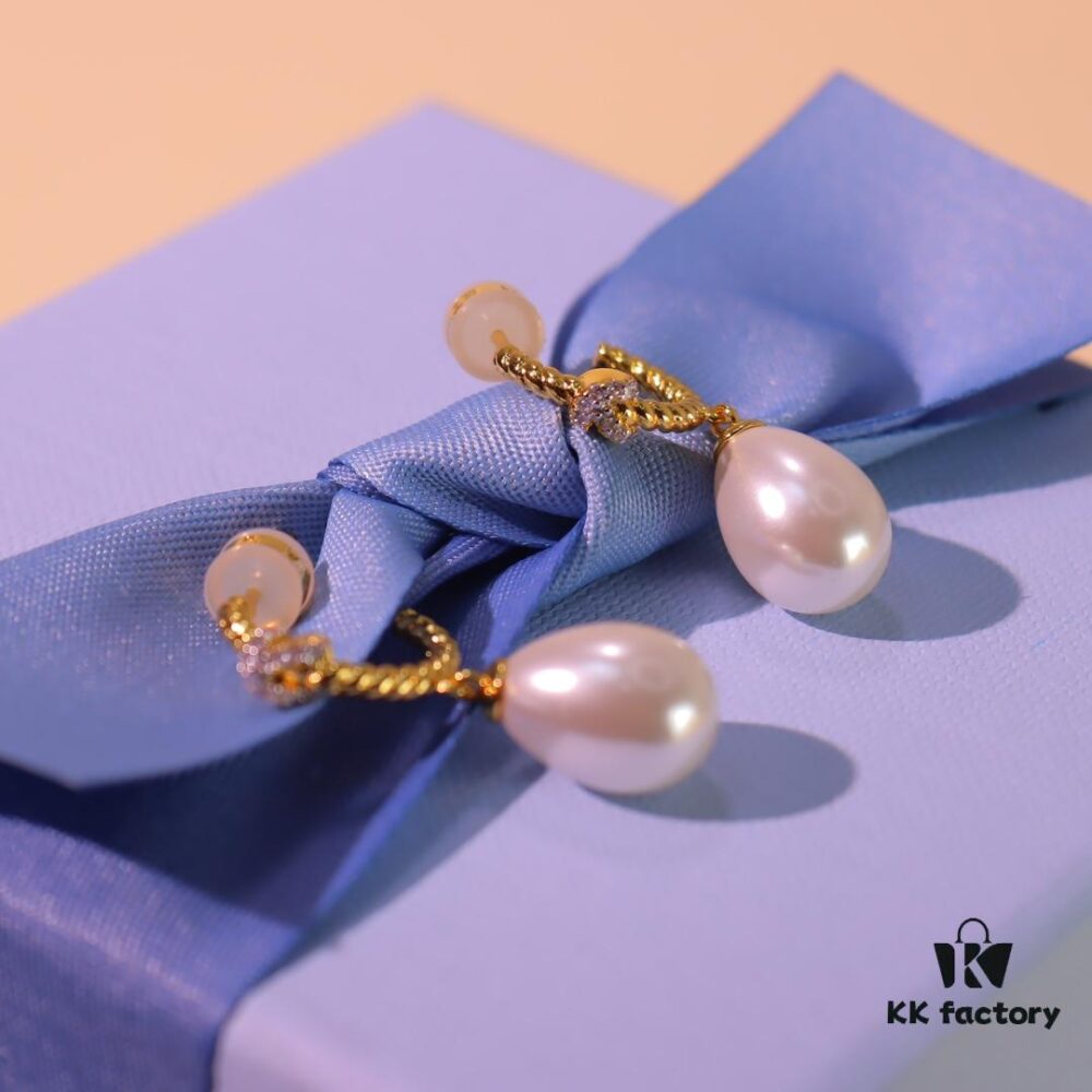 692fdeb799f2d84055c8b685 He Fang Jewelry Heart Knot Pearl Stud Earrings