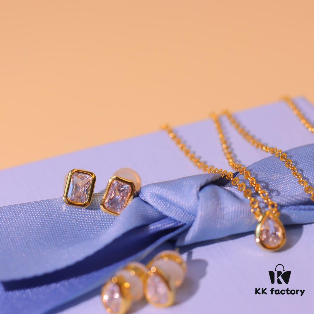 692fdec399f2d84055c8b693 He Fang New Mini Luminescent Necklace and Stud Earrings