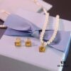 He Fang New Smiling Face Colored Diamond Necklace and Stud Earrings