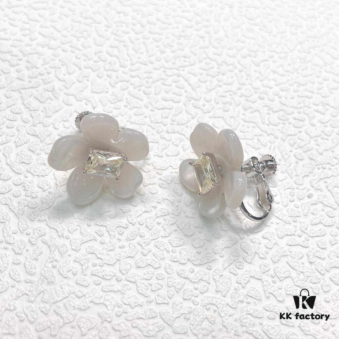 692fdf0299f2d84055c8b6d8 Herborist Freesia Stud Earrings Clip, Four Colors