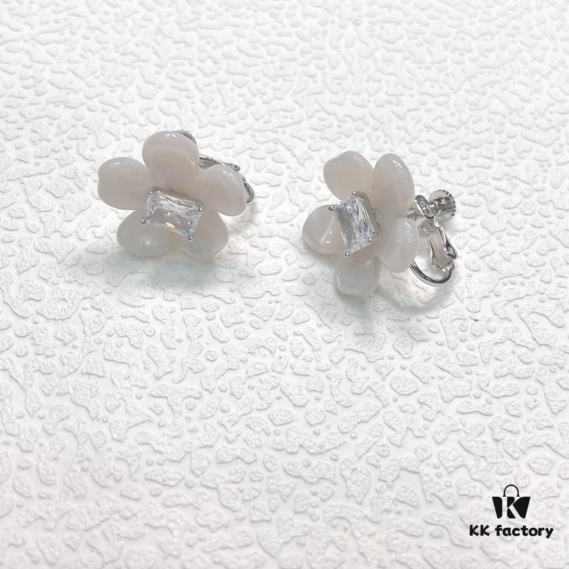 692fdf0499f2d84055c8b6d9 Herborist Freesia Stud Earrings Clip, Four Colors
