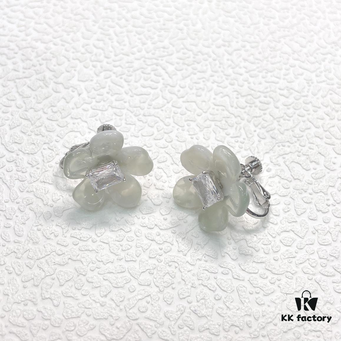692fdf0499f2d84055c8b6da Herborist Freesia Stud Earrings Clip, Four Colors