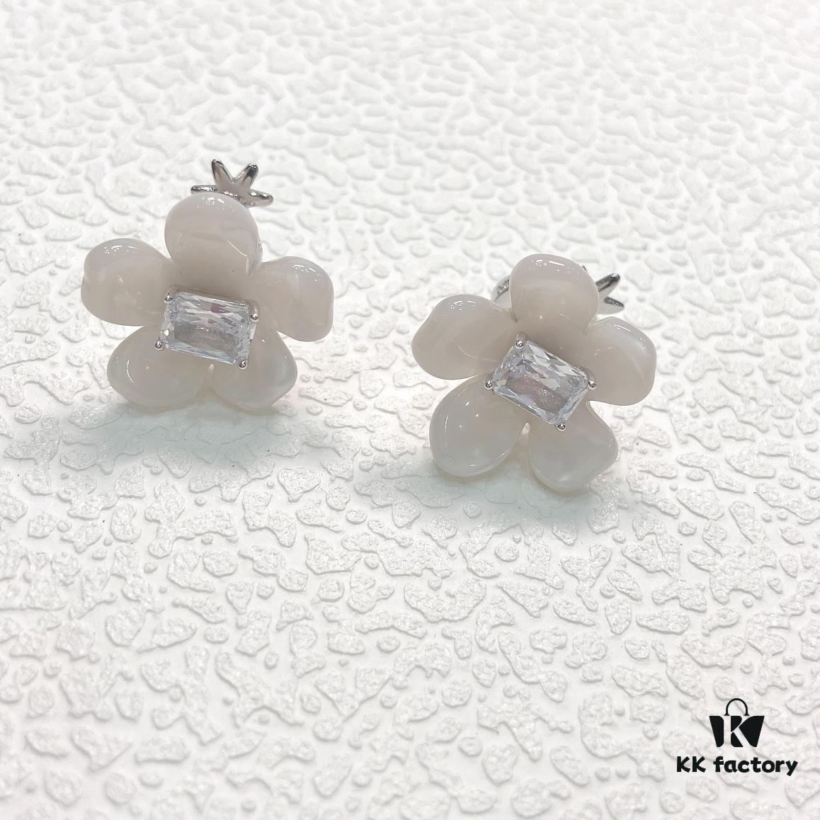 692fdf0699f2d84055c8b6db Herborist Freesia Stud Earrings Clip, Four Colors