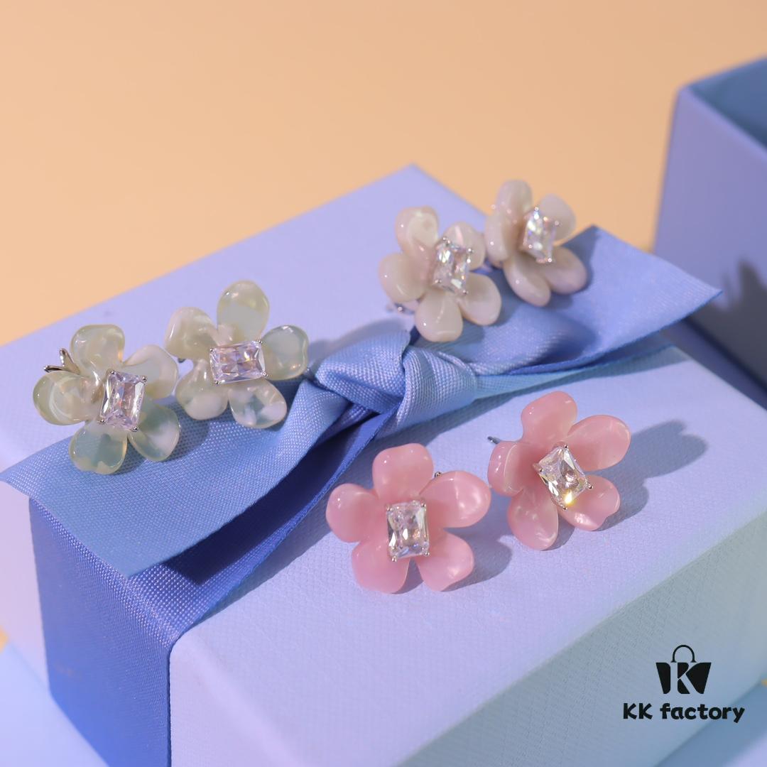 Hexfang New Design Freesia Stud Earrings