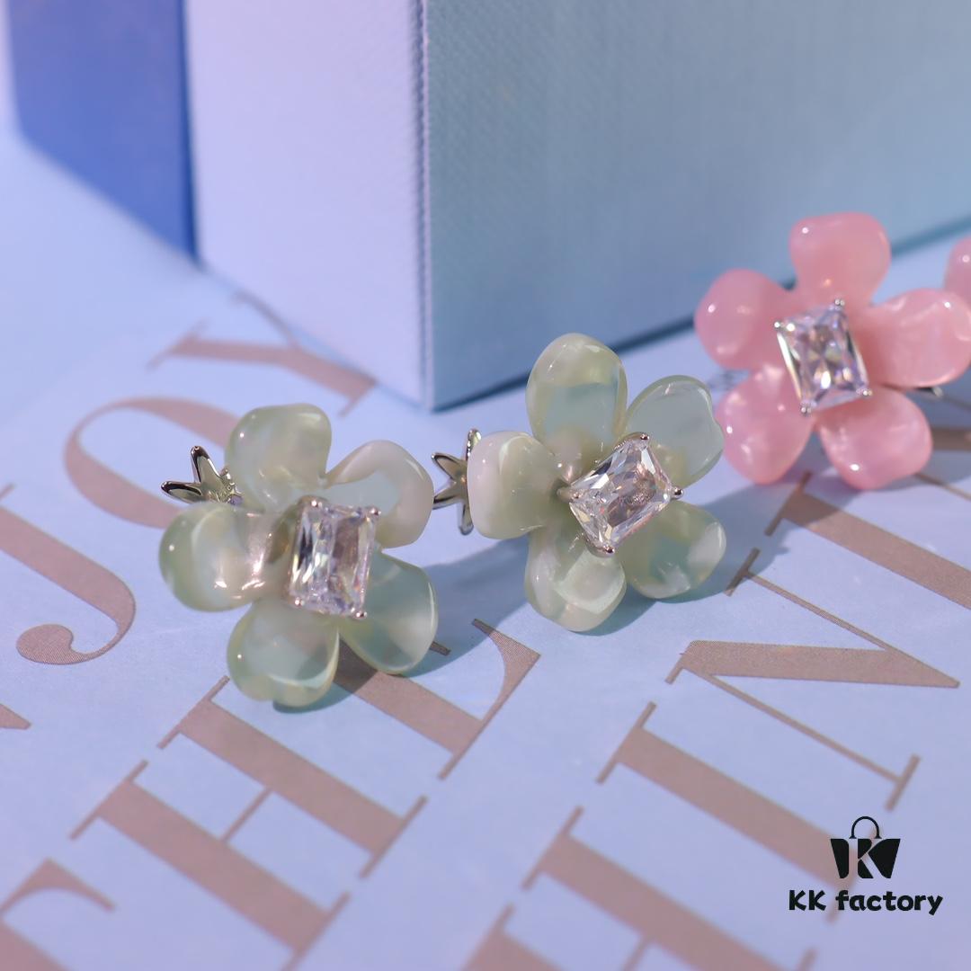 Hexfang New Design Freesia Stud Earrings