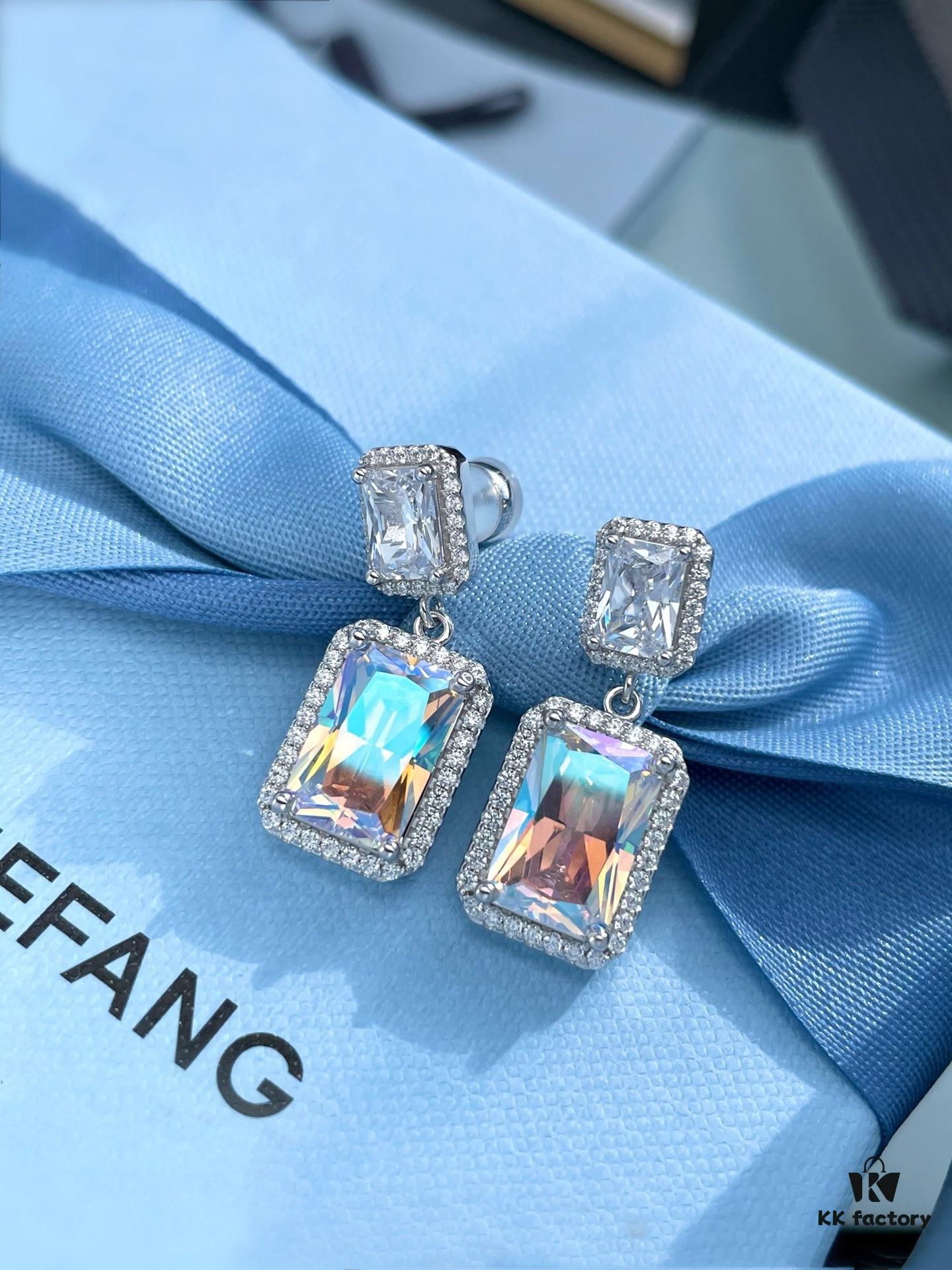 692fdf7499f2d84055c8b752 He Fang Aurora Glow Cubic Sugar Series - Lucky Aurora S925 Sterling Silver Pendant
