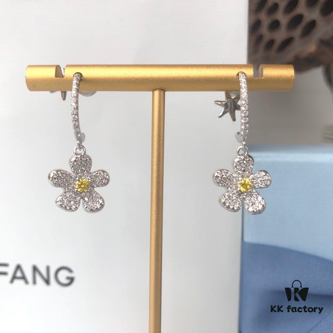 692fdfc499f2d84055c8b7c8 HEFANG Jewelry Gleaming Freesia Earrings
