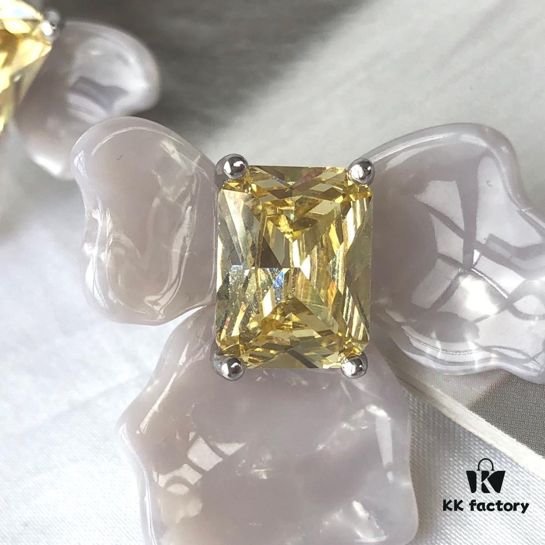 692fdfd399f2d84055c8b7e4 HEFANG Blossom Collection 2023 White Iris Sugar Cube Earrings