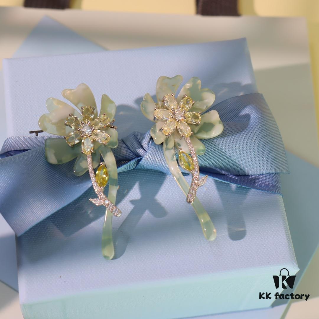 692fdfed99f2d84055c8b817 HEFANG Blooming Rose Earrings