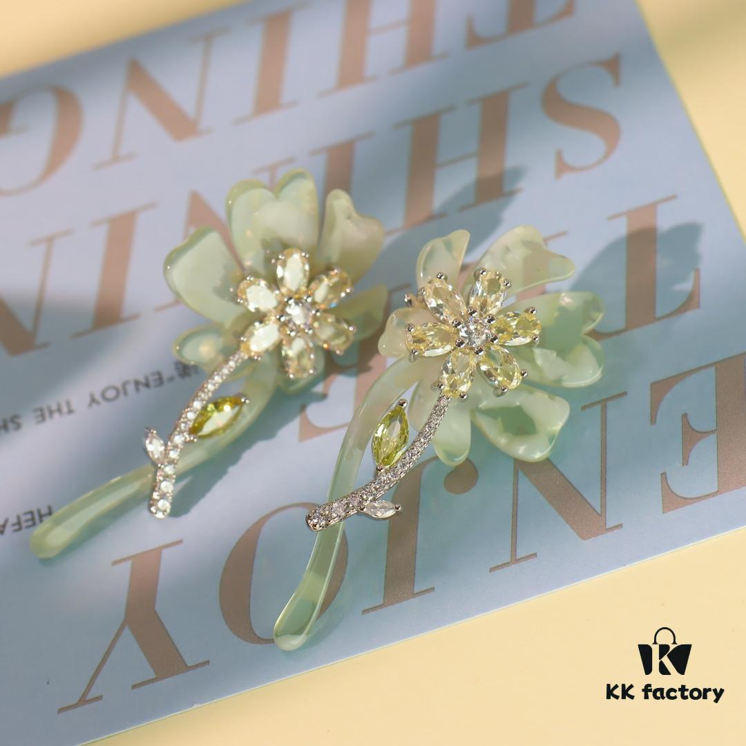 692fdff299f2d84055c8b821 HEFANG Blooming Rose Earrings