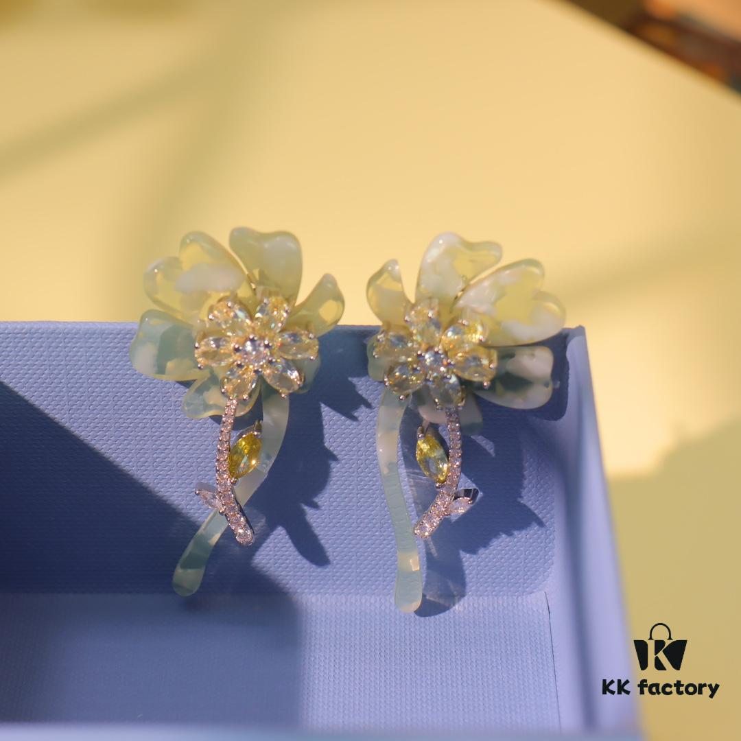 692fdff399f2d84055c8b822 HEFANG Blooming Rose Earrings