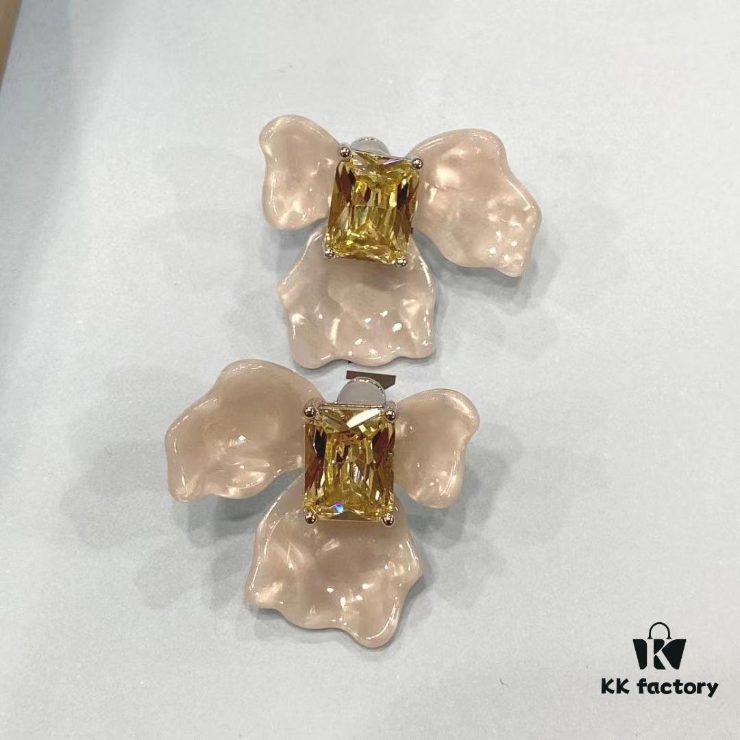 692fdff899f2d84055c8b82e He Fang White Iris Earrings New Arrival