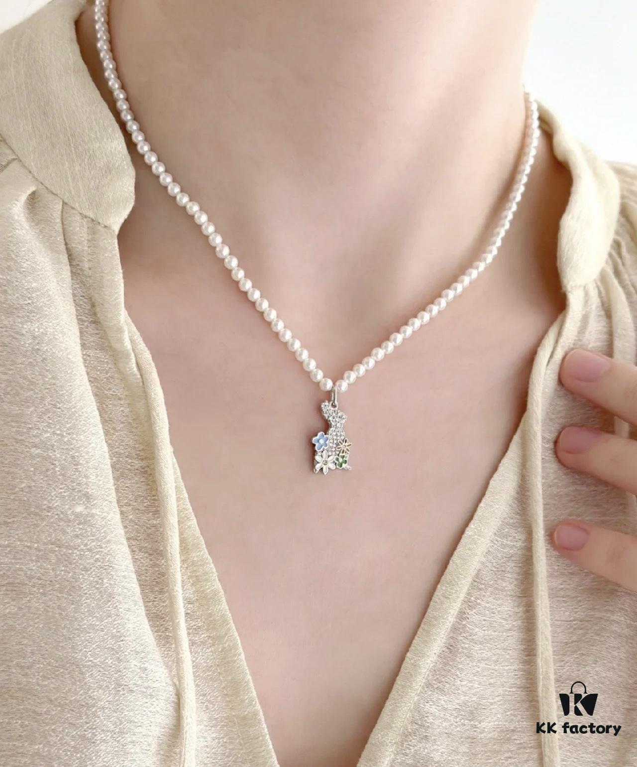 Gentle and Soft He Fang Necklace