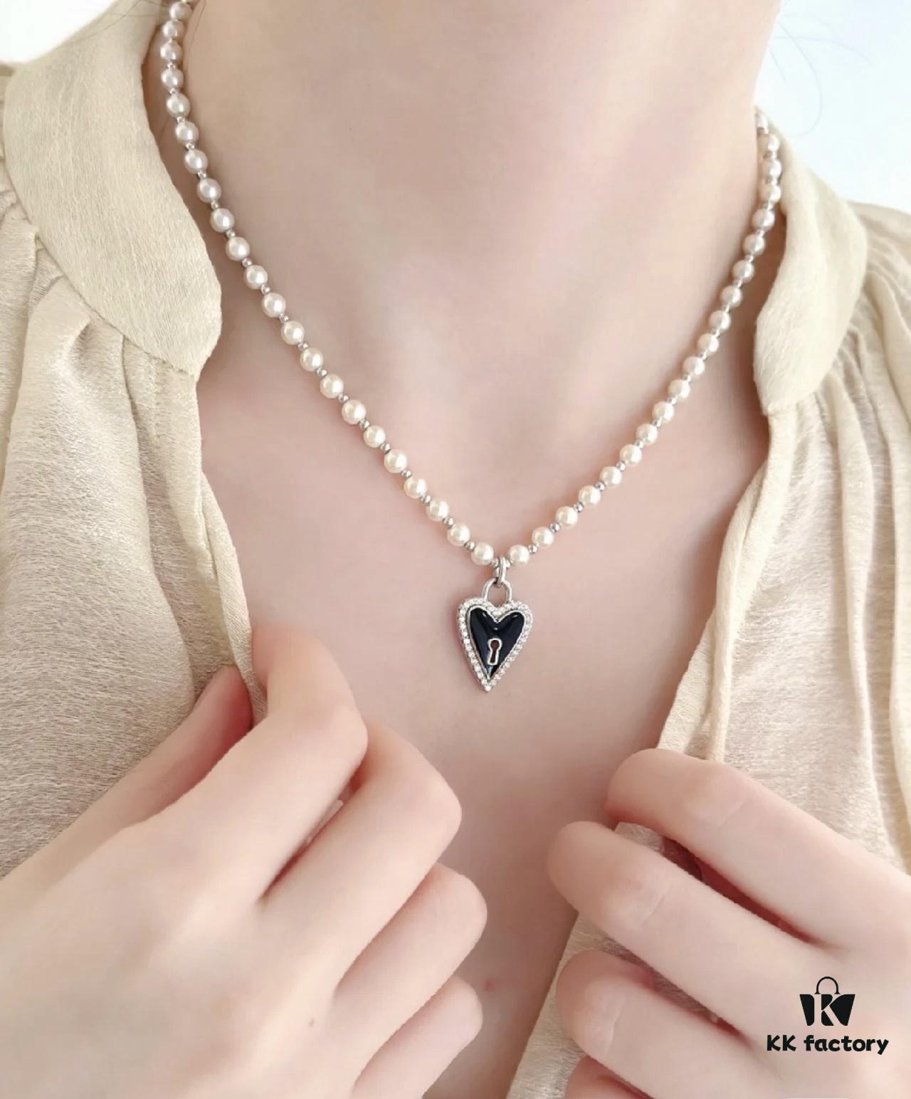 Gentle and Soft He Fang Necklace