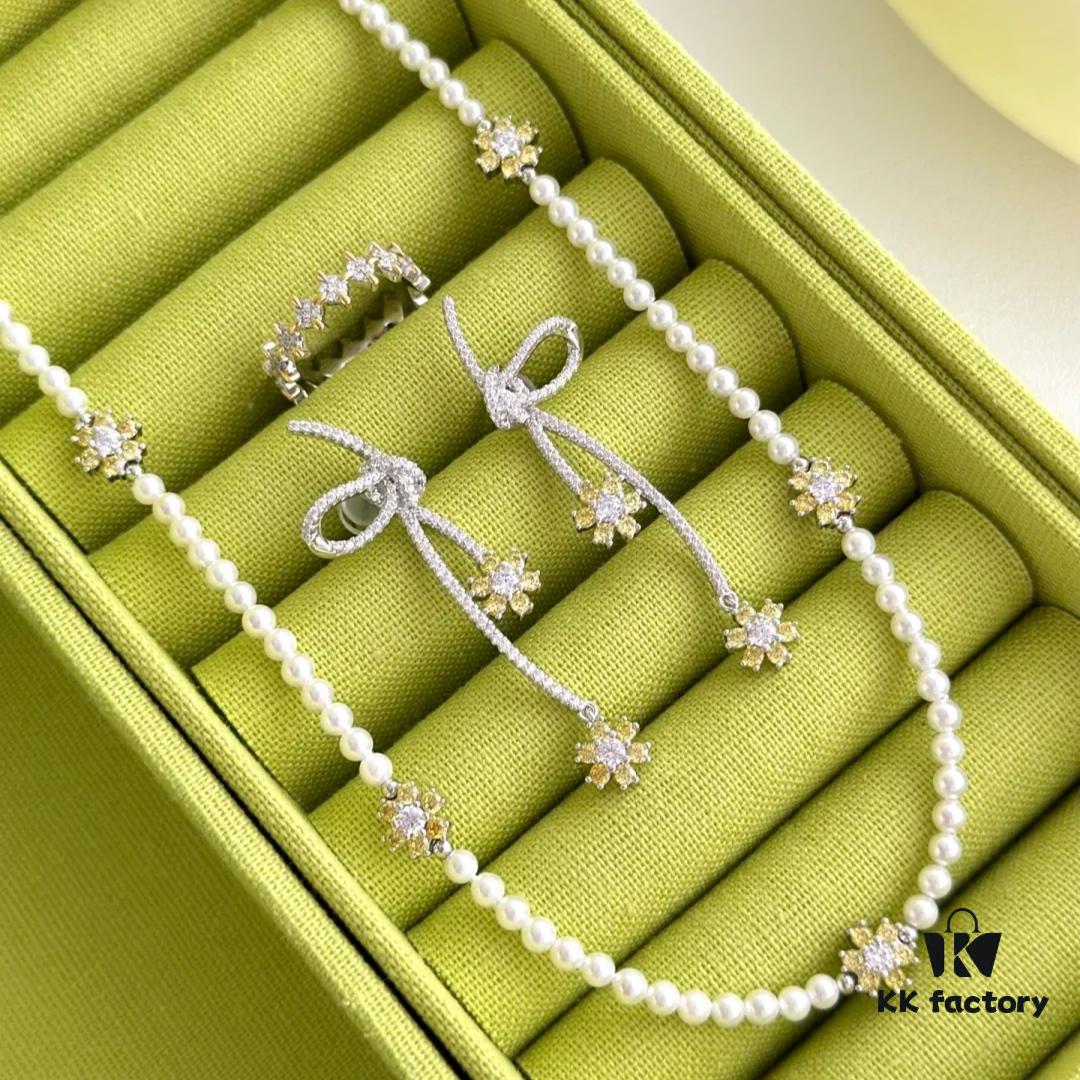 Rosa Two-Piece Jewelry Set – Truly Evokes the Feeling of Spring!