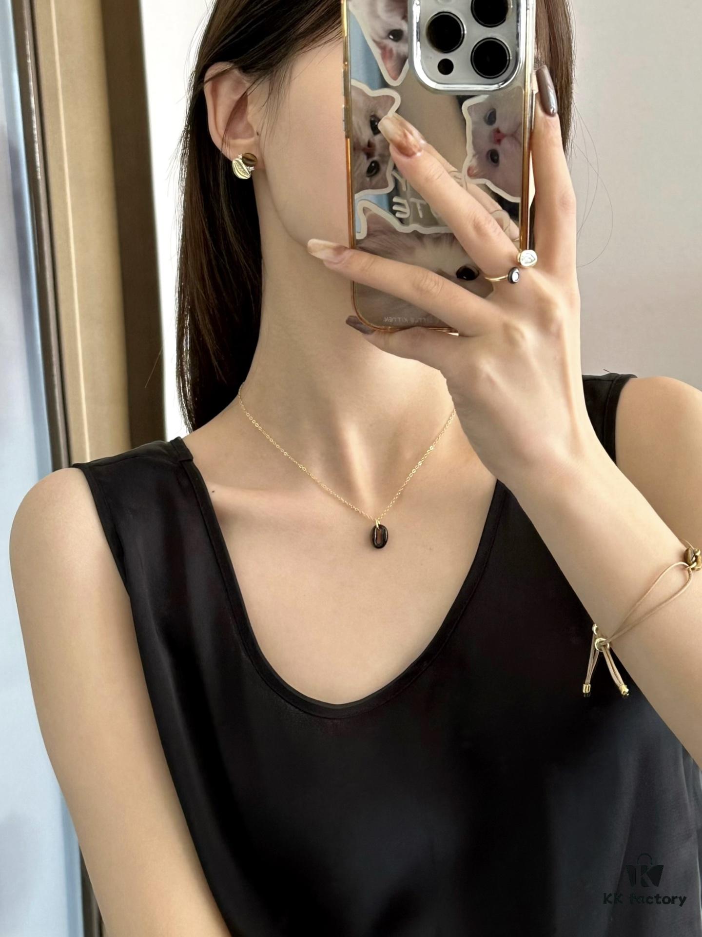 Stunning! Fashion-forward DNA for the style-savvy!