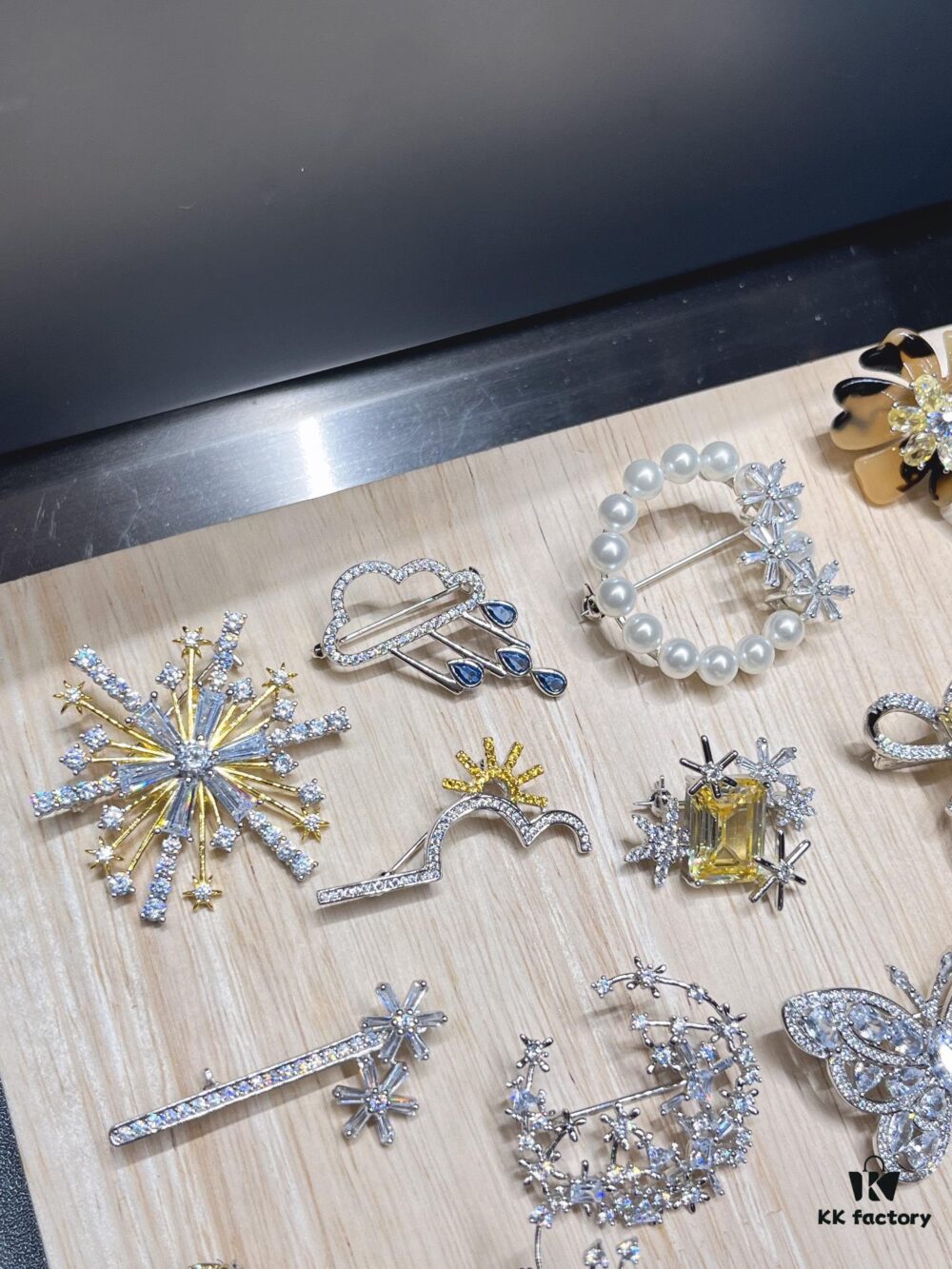 692fe07b99f2d84055c8b8ed 【HEFANG】He Fang Brooch, Authentic Silver Material, Same as In-store Version