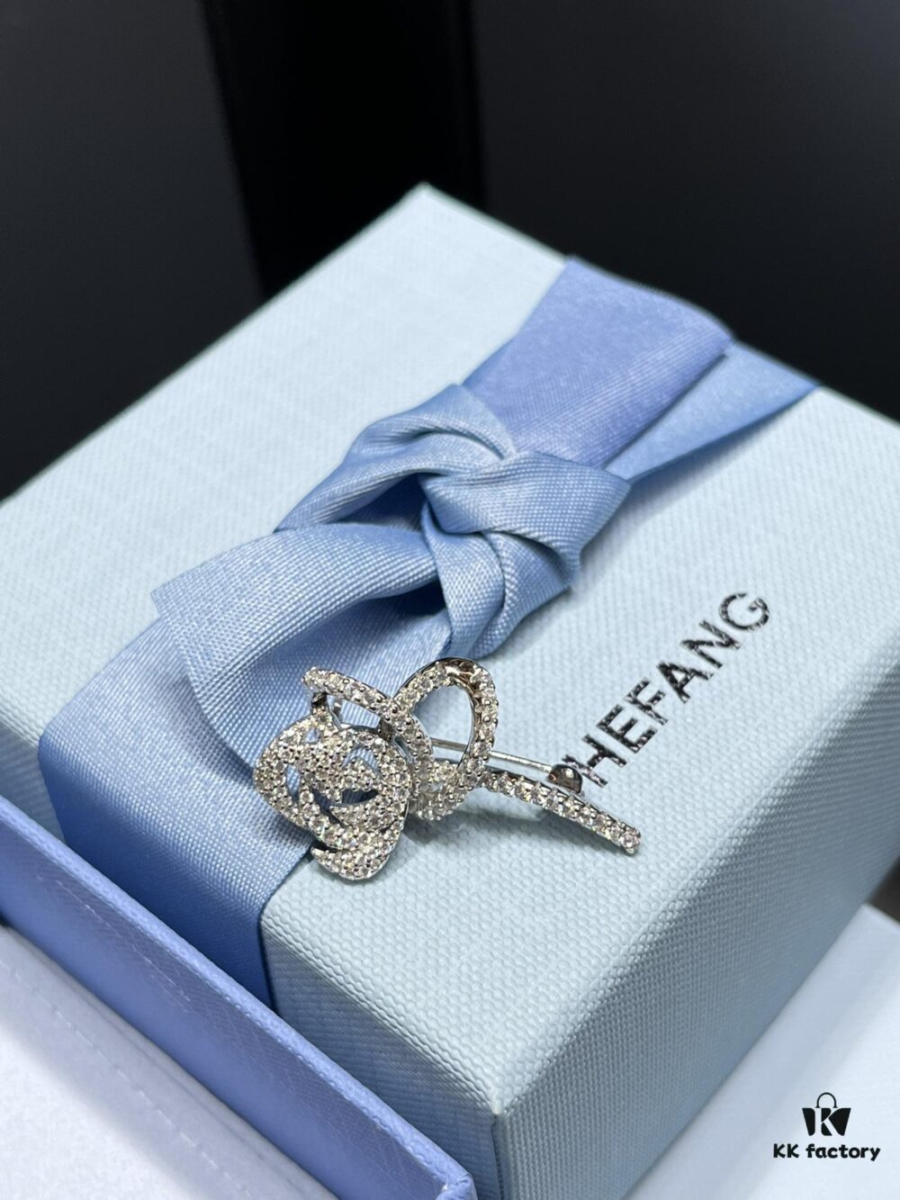 692fe08699f2d84055c8b8f9 I guess your coat is still missing a brooch 🔷