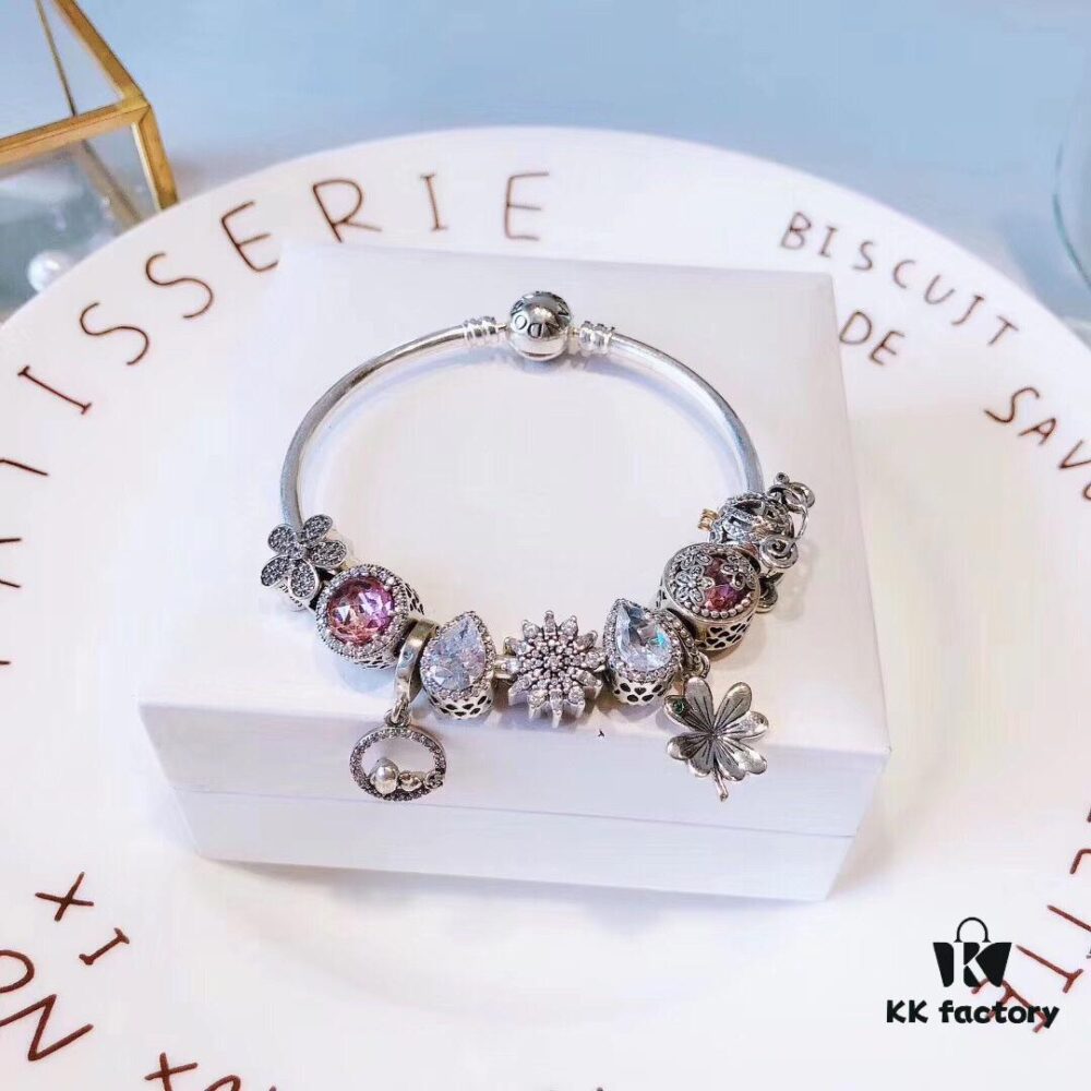 692fe0e699f2d84055c8b967 Pandora Pandora Flower 🌺 New Arrival! Perfectly crafted with one-to-one material matching the official counter, quality comparable to authentic store products! Sparkling diamond daisy flower 🌺, fairy tale pumpkin carriage, pink cat's eye daisy, colorful snowflake beads, 'Home of Love' pendant, sparkling teardrop 💧, pink cat's eye, flower 🌺 pendant, complete with original counter packaging! 🍃🌺