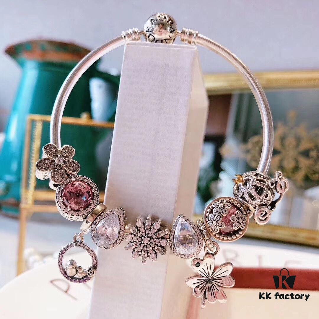 692fe0e899f2d84055c8b969 Pandora Pandora Flower 🌺 New Arrival! Perfectly crafted with one-to-one material matching the official counter, quality comparable to authentic store products! Sparkling diamond daisy flower 🌺, fairy tale pumpkin carriage, pink cat's eye daisy, colorful snowflake beads, 'Home of Love' pendant, sparkling teardrop 💧, pink cat's eye, flower 🌺 pendant, complete with original counter packaging! 🍃🌺