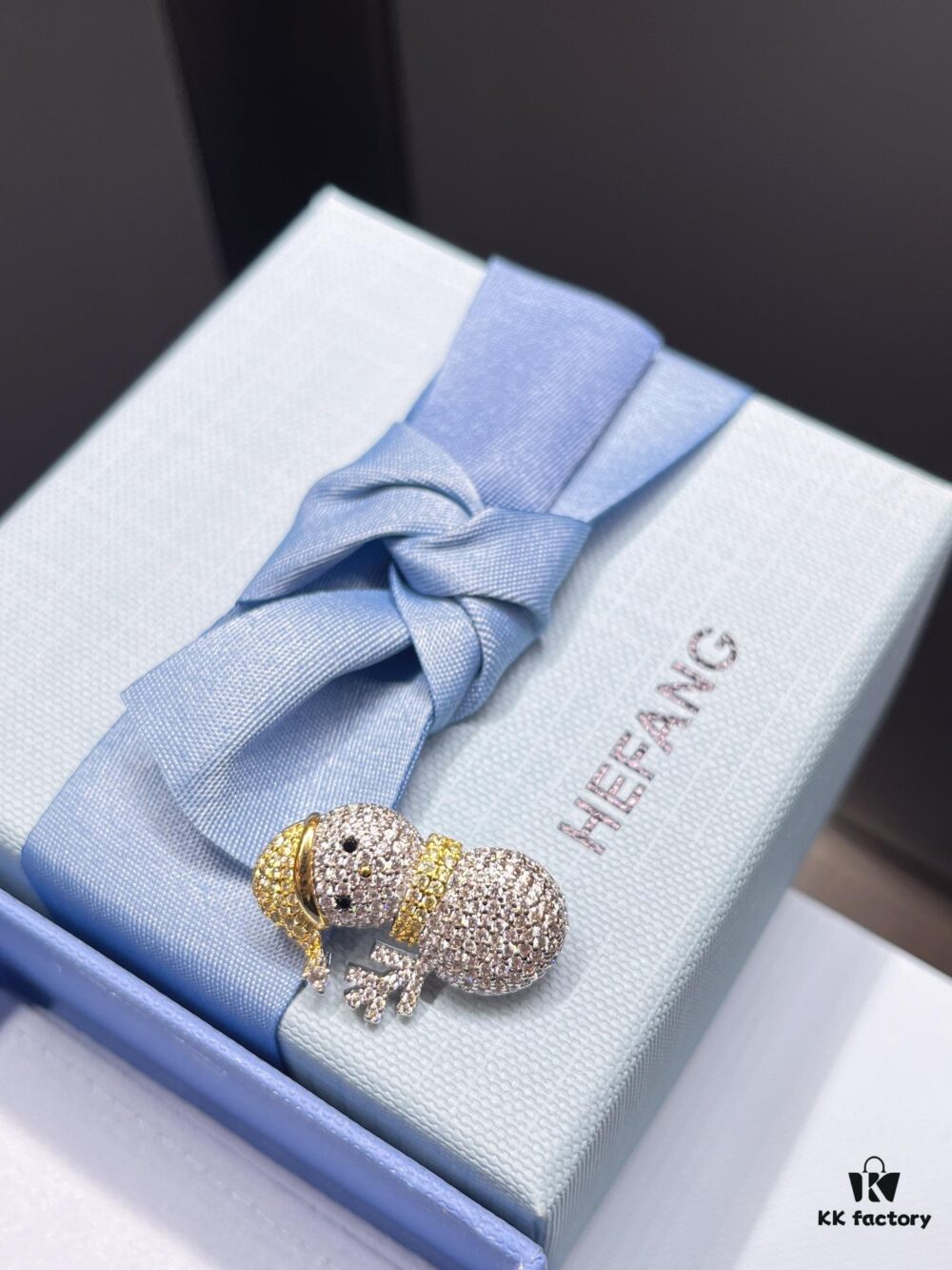 692fe11099f2d84055c8b9ab I bet your coat is missing a brooch🔷