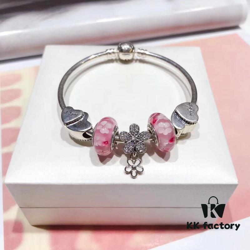 692fe16e99f2d84055c8ba63 Pandora Pandora Peach Blossom Daisy Flower New Arrival! Crafted with counter materials for a perfect 1:1 replica, quality comparable to official store. Featuring peach blossom glass bead, Valentine's Day double heart charm, and fully diamond-encrusted daisy flower pendant. Made in S925 silver with official packaging!