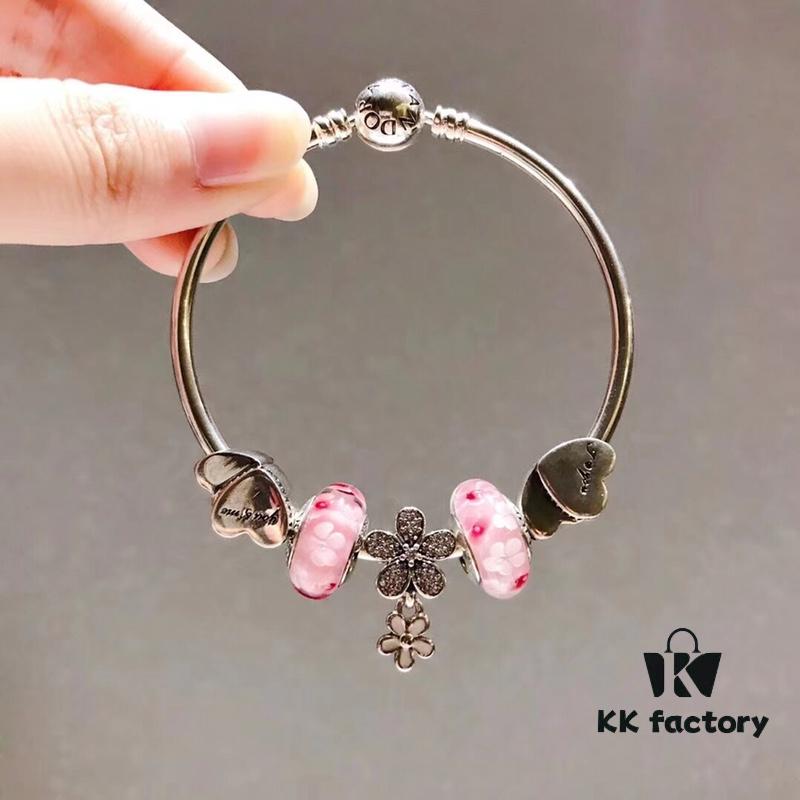692fe16f99f2d84055c8ba64 Pandora Pandora Peach Blossom Daisy Flower New Arrival! Crafted with counter materials for a perfect 1:1 replica, quality comparable to official store. Featuring peach blossom glass bead, Valentine's Day double heart charm, and fully diamond-encrusted daisy flower pendant. Made in S925 silver with official packaging!