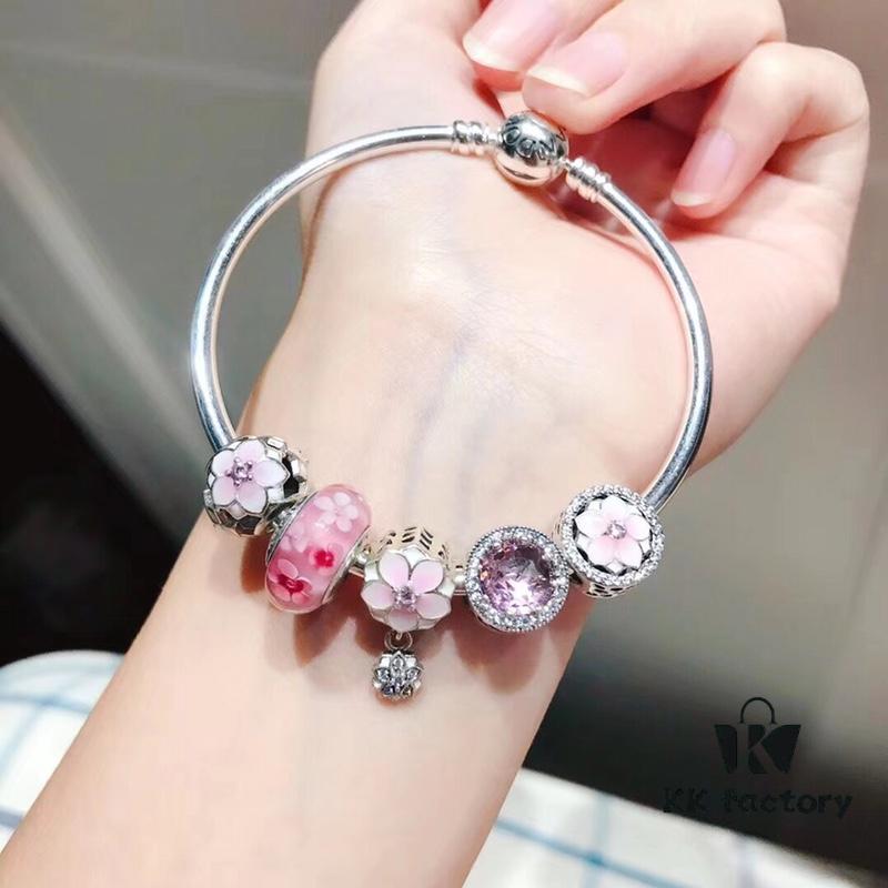 692fe18a99f2d84055c8ba9f Pandora Pandora Peach Blossom Love New Arrival! Made with counter materials, perfectly crafted one-to-one, quality comparable to counter! Pink peach blossom glass beads, sparkling pink cat's eye, magnolia gradient enamel charm, magnolia pendant, soft pink and fashionable, a new love-themed collection. Comes with S925 silver and original counter packaging!