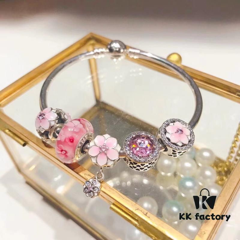 692fe18b99f2d84055c8baa0 Pandora Pandora Peach Blossom Love New Arrival! Made with counter materials, perfectly crafted one-to-one, quality comparable to counter! Pink peach blossom glass beads, sparkling pink cat's eye, magnolia gradient enamel charm, magnolia pendant, soft pink and fashionable, a new love-themed collection. Comes with S925 silver and original counter packaging!