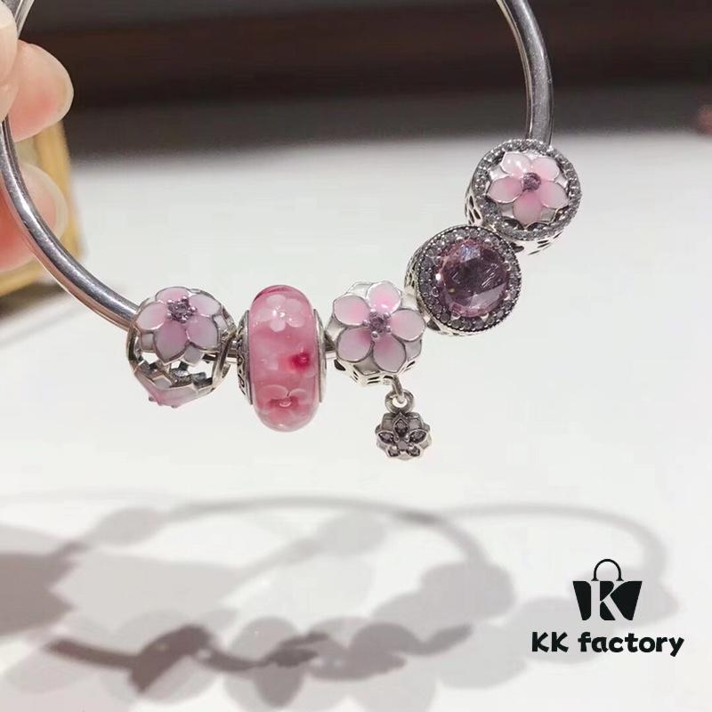692fe18b99f2d84055c8baa1 Pandora Pandora Peach Blossom Love New Arrival! Made with counter materials, perfectly crafted one-to-one, quality comparable to counter! Pink peach blossom glass beads, sparkling pink cat's eye, magnolia gradient enamel charm, magnolia pendant, soft pink and fashionable, a new love-themed collection. Comes with S925 silver and original counter packaging!