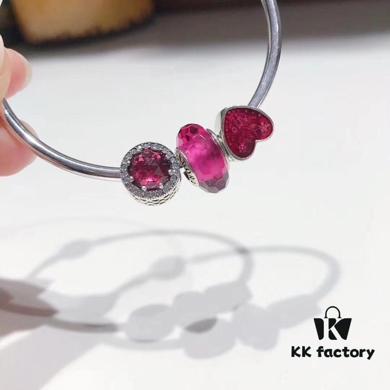 692fe19199f2d84055c8bab2 Pandora Pandora Beautiful Rose Red Love New Arrival! Made with counter materials, one-to-one perfect craftsmanship, quality comparable to counter! Faceted rose red glass, rose red sparkling diamond cat's eye, Valentine's Amo TE love charm bead, full of love. S925 silver comes with counter packaging!