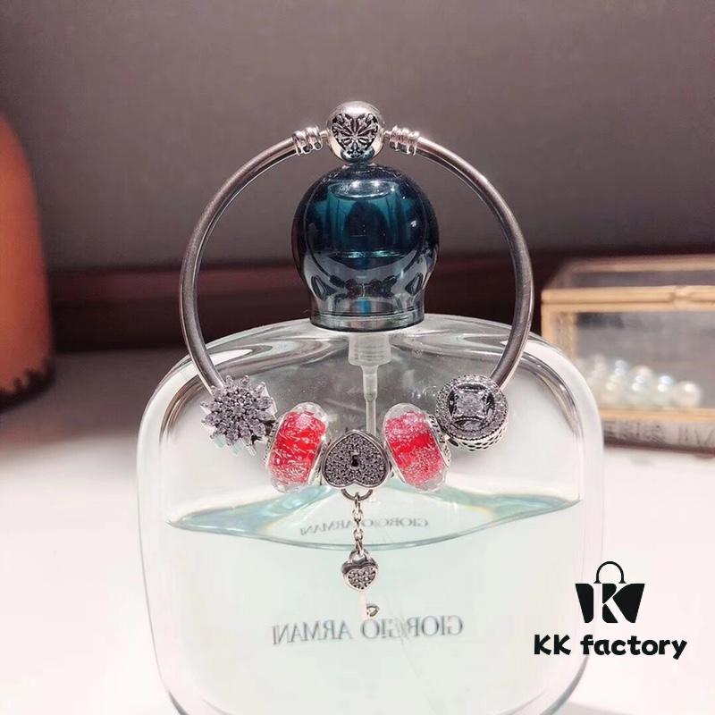 692fe1c399f2d84055c8bb2b Pandora Pandora Silver Wire Red New Arrival! Highest Quality on Market, Supports Counter Cleaning! Made with Counter Materials for Perfect One-to-One Craftsmanship! Imported Original Red Glass Bead from Thailand, Lovely Heart Key Pendant, Beautiful Snowflake Bead, Prosperity Coin Bead, Beautifying Your Entire Youth. S925 Silver Comes with Official Packaging!