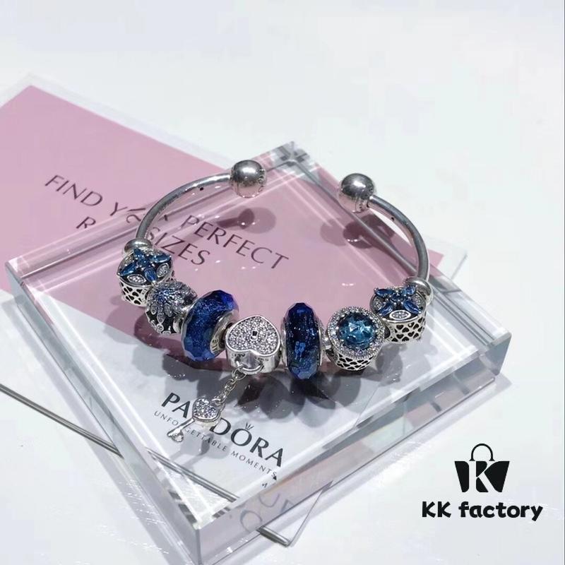 692fe1e399f2d84055c8bb80 Pandora Pandora Blue Sparkling Diamond Heart ♥️ Key 🔑 New Arrival! Made with counter materials, one-to-one perfect craftsmanship, quality comparable to counter! Blue faceted glass, dark blue cat's eye, cross snowflake ❄️, sparkling diamond heart ♥️ key 🔑 pendant, S925 silver with original counter packaging! 🍃🌺
