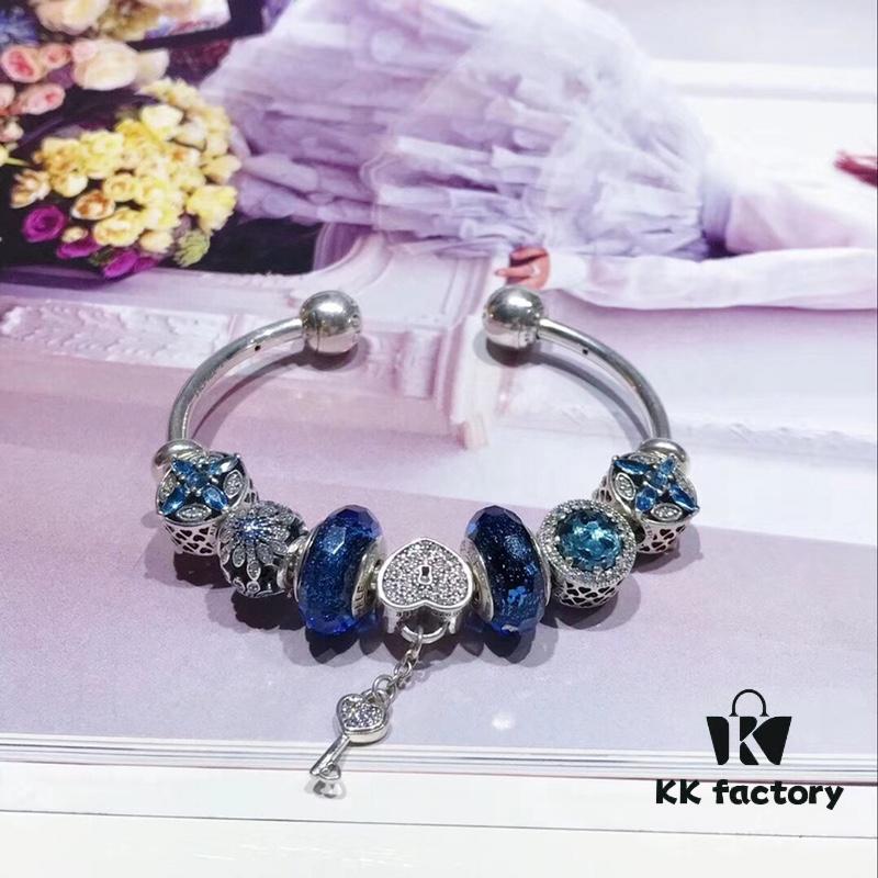 692fe1f799f2d84055c8bbaa Pandora Pandora Blue Sparkling Diamond Heart ♥️ Key 🔑 New Arrival! Made with counter materials, one-to-one perfect craftsmanship, quality comparable to counter! Blue faceted glass, dark blue cat's eye, cross snowflake ❄️, sparkling diamond heart ♥️ key 🔑 pendant, S925 silver with original counter packaging! 🍃🌺