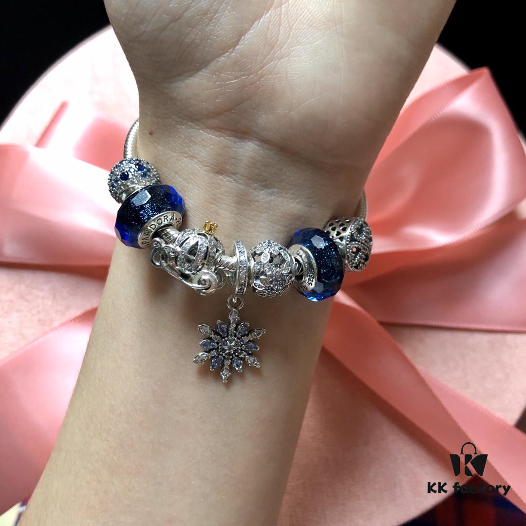 692fe28f99f2d84055c8bced PANDORA Hong Kong Pandora Blue Collection - Pumpkin Carriage with Romantic Snowflakes