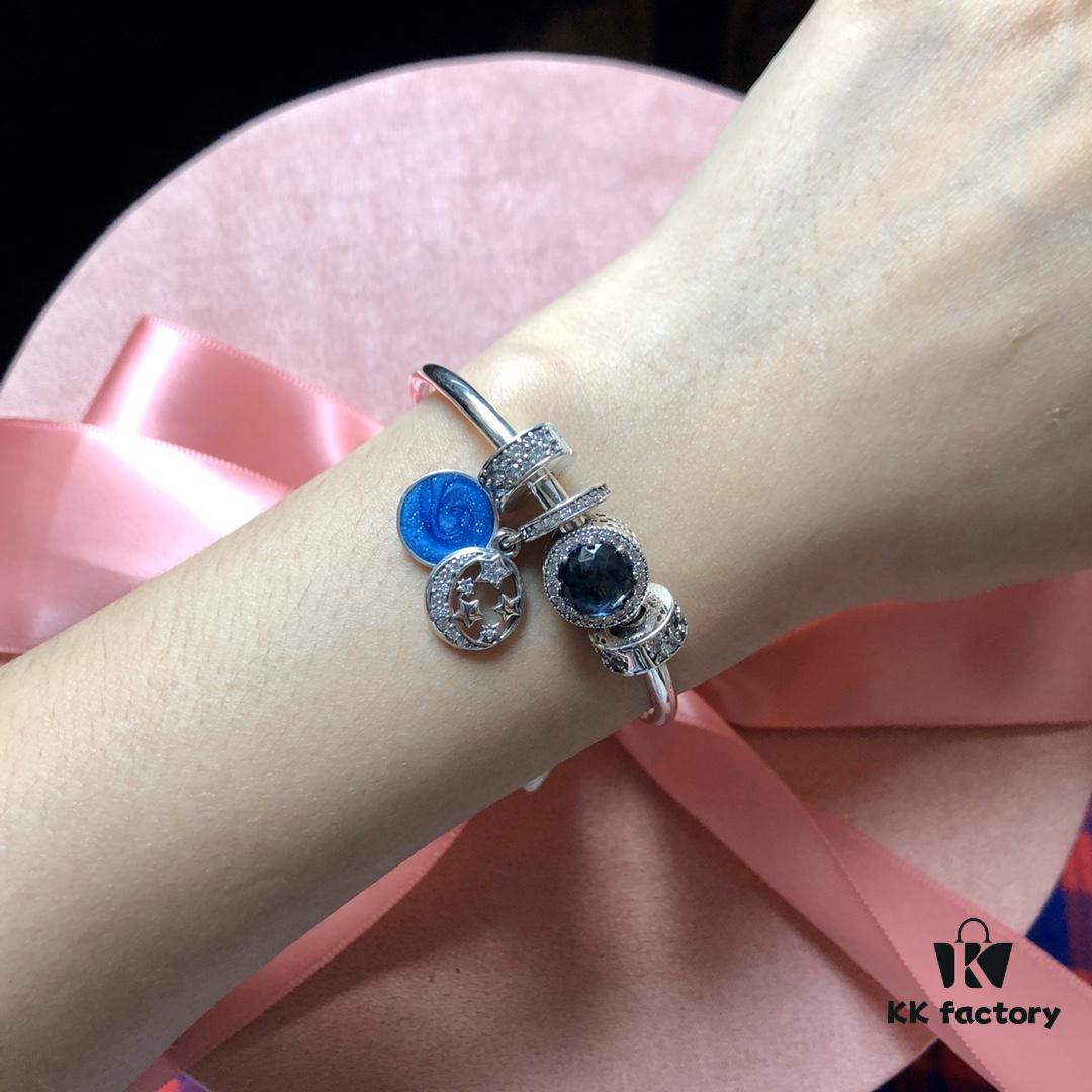 692fe2a599f2d84055c8bd16 PANDORA Hong Kong Blue Collection - Moon and Starry Sky with Ocean Heart