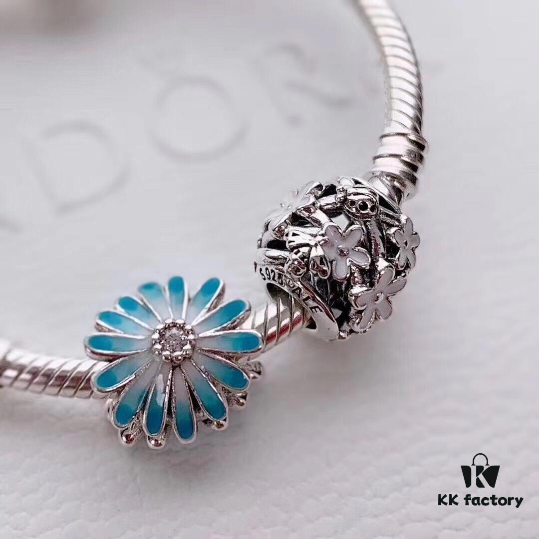 692fe2ac99f2d84055c8bd25 Pandora 2020 Garden Collection 'Fresh Daisy' Bracelet Set (Kids Size 13-16cm) - Blue Enamel Daisy Design