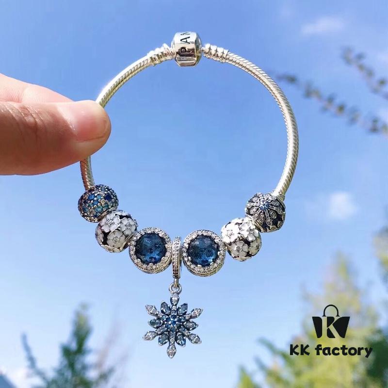 692fe2d299f2d84055c8bd7e Pandora Pandora Midnight Blue Snowflake ❄️ New Arrival! Made with counter materials, perfectly crafted one-to-one, quality comparable to official store products! Sparkling midnight blue cat's eye, white daisy enamel bead, blue sparkling snowflake ❄️ bead, blue vibrant sparkling bead, paired with blue snowflake ❄️ pendant. S925 silver comes with official packaging!